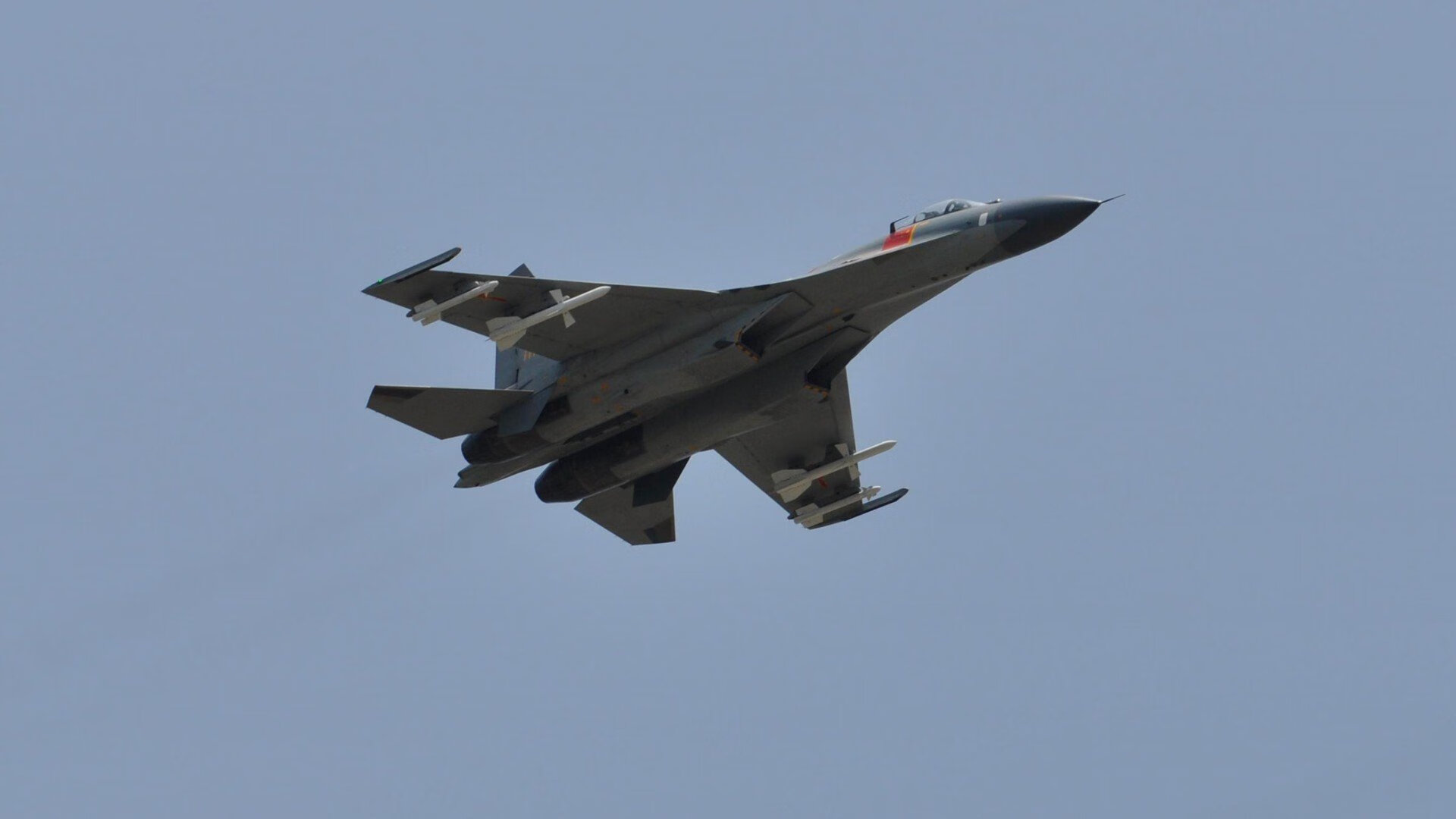 弗朗索瓦·斯图尔特:南非队的中场核心,为攻防转换提供无缝链接