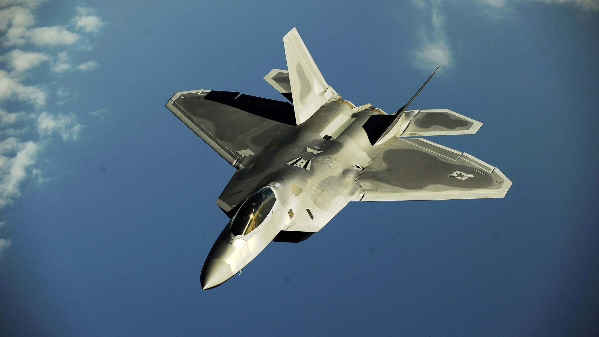 柯尔赞冲线瞬间引发现场欢呼,科尔阿赞